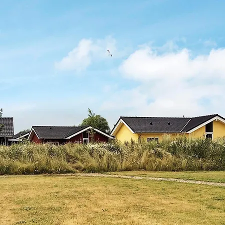 Three-bed Retreat Near The Coast Holiday home