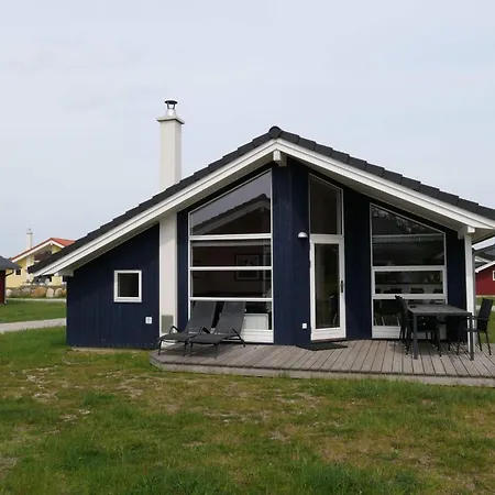 Three-bed Retreat Near The Coast Grossenbrode